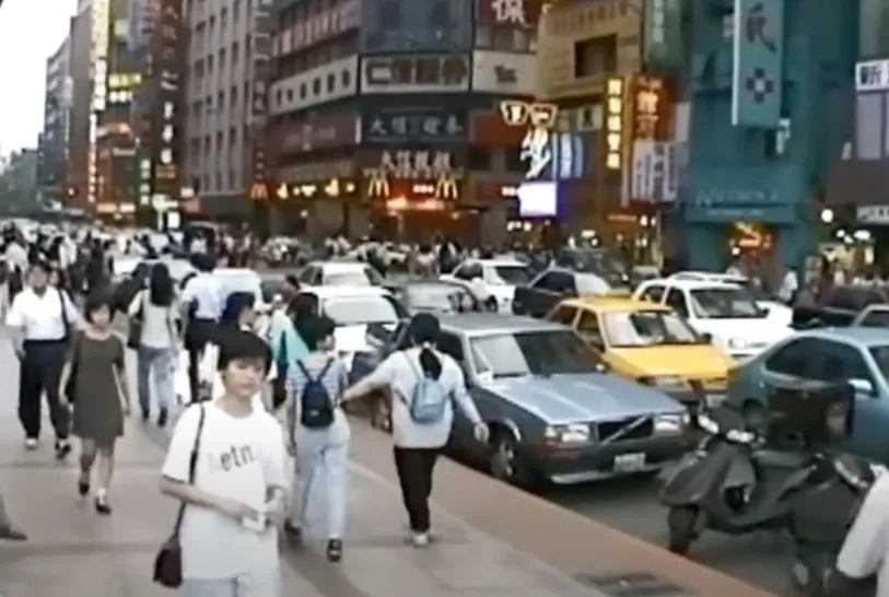 日遊客拍下1995年台北街景！網友淚推：沒有低頭族的美好年代