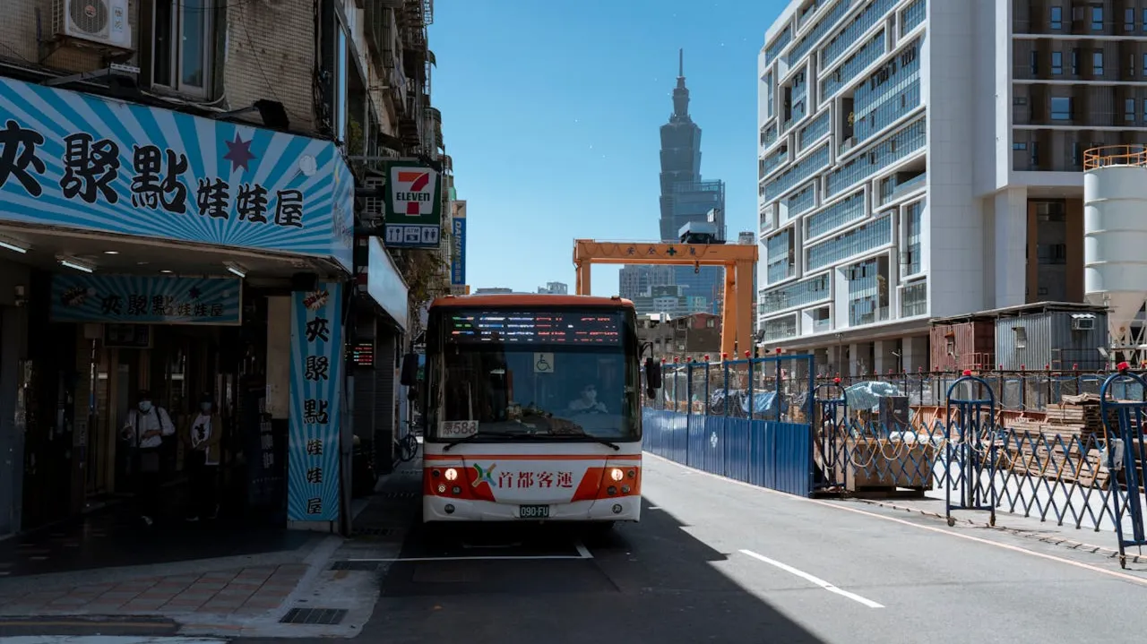 雙北公車大缺工！退休潮加劇司機荒　憂現「老人載老人」