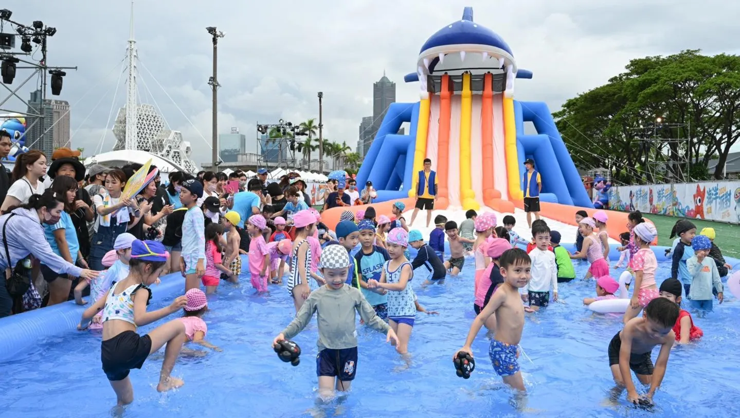 暑假最後的狂歡來了！奧運冠軍也登場　戲水、熱氣球、音樂嗨翻天