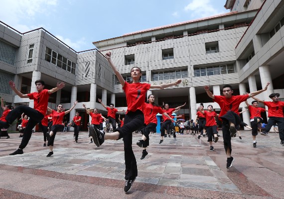 你是從哪所大學畢業的呢？