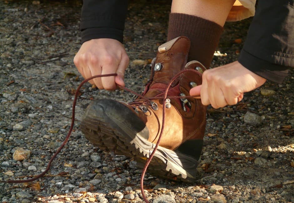 鞋帶為何綁再緊都會掉？科學家花2年找到的答案「成功救了人類」