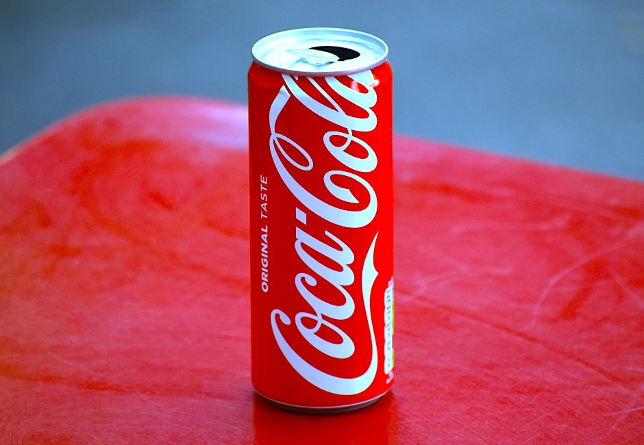 為什麼可樂不用方瓶裝？專家打臉網路謠言：技術人員會氣死！