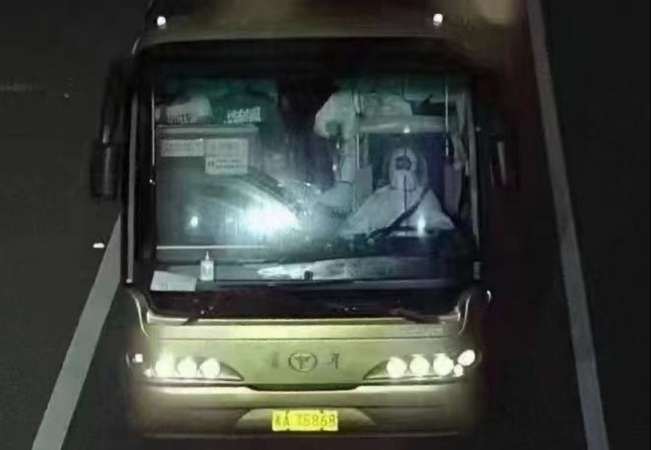 中國貴州轉運隔離者巴士翻覆27死20傷！疑司機疲勞駕駛　微博熱搜被撤