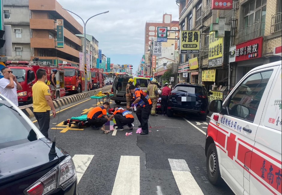 台南母女遭「左轉輾斃」！3歲女童爆血亡…媽媽捲車底重傷　肇事孕婦：A柱擋到我