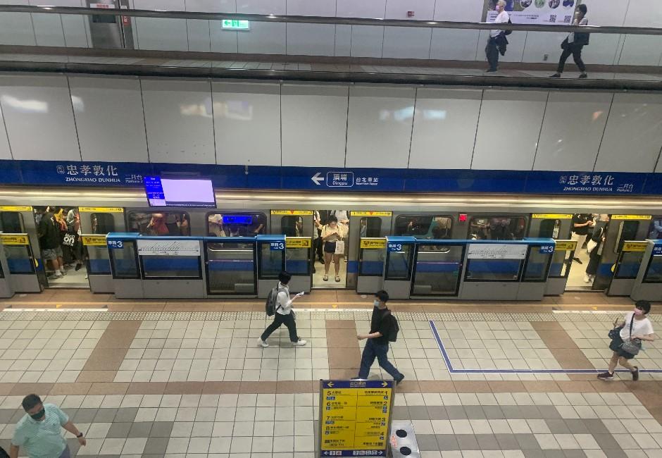 台北捷運為何不能飲食？背後真相曝光全網挺爆：外國人也讚賞