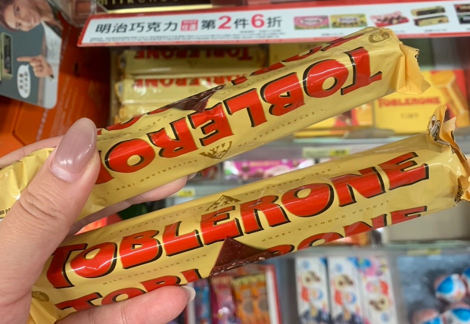 TOBLERONE瑞士三角巧克力出包！「恐含塑膠」香港急下架　台灣食藥署回應了