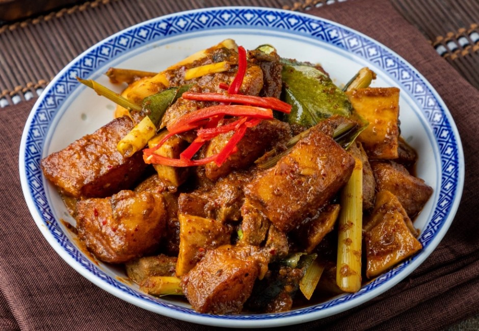 寶林菜色「咖哩仁當」是什麼？印尼國菜曾入選《CNN》世界第1美食
