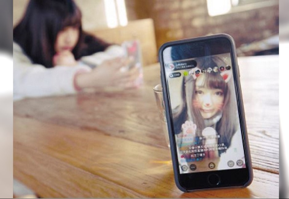 8歲女砸爸3年薪水「抖內」直播妹子!看完真相眼睛濕濕酸酸的…