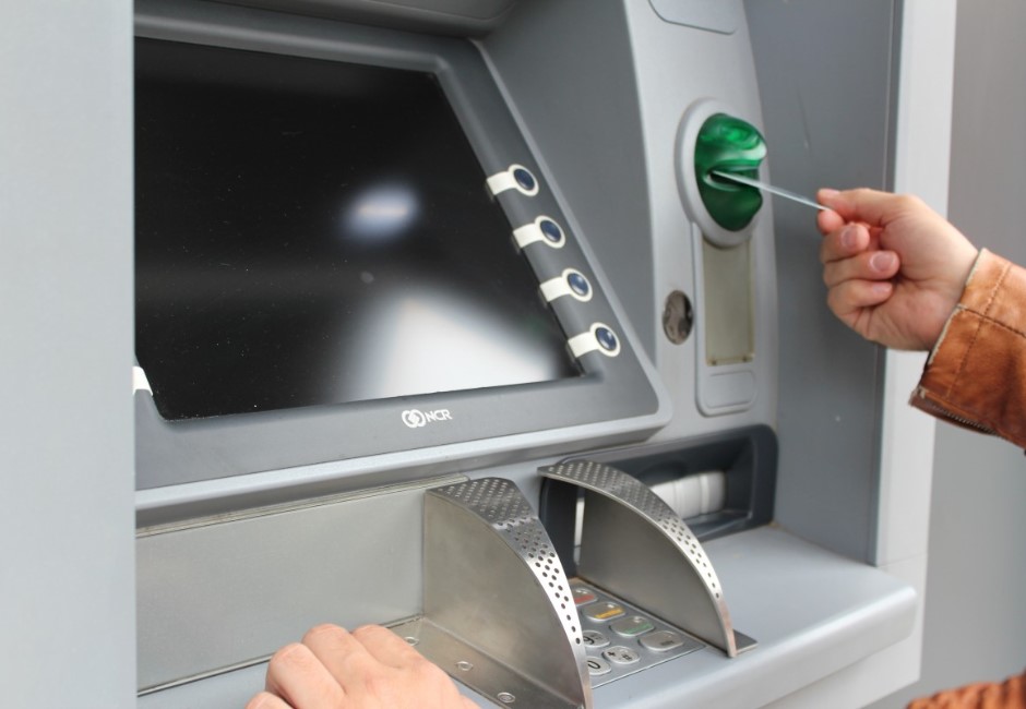 領太多天真「回收現金」 隔天看戶頭GG…意外揭ATM機器秘密