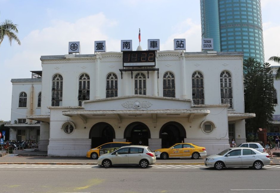 台鐵「117次2車34號」乘客自板橋搭自強號回台南確診!衛生局緊急隔離、消毒