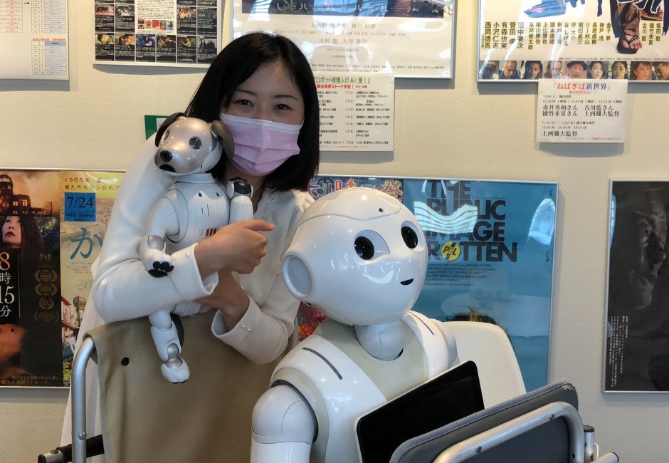 喜歡它陪睡、陪吃!正妹愛上「Pepper機器人」父母崩潰 超展開考上博班超勵志