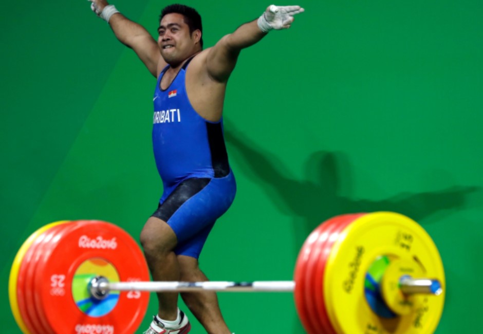 舉不起來就跳一波!奧運選手落敗仍跳「開心舞」 背後原因逼哭網