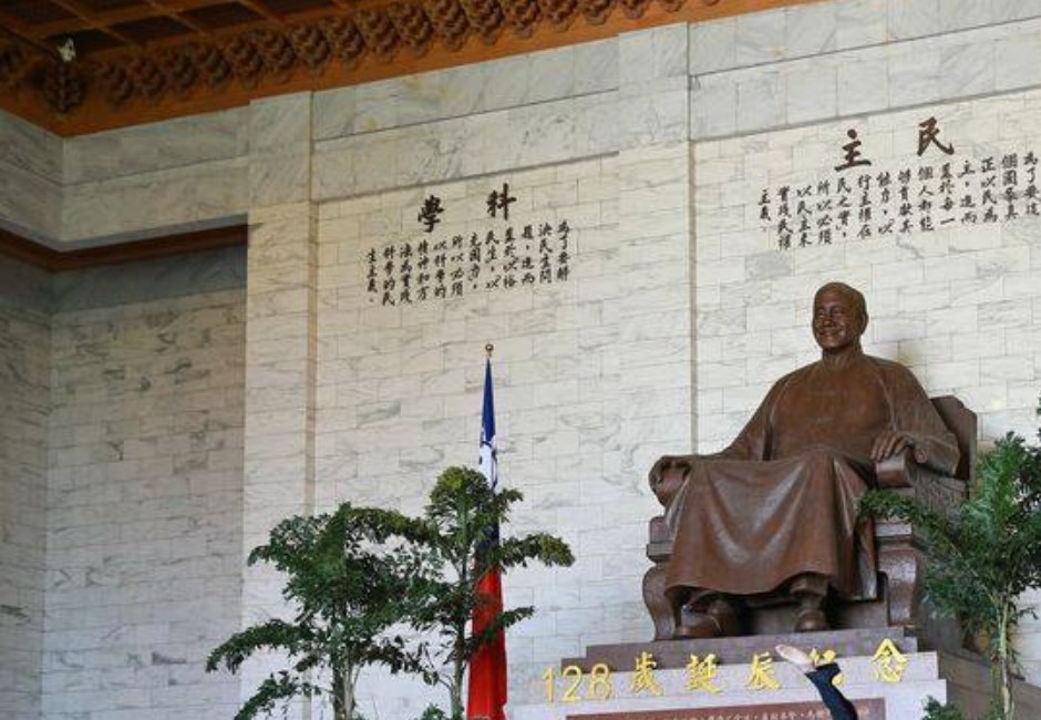 中正紀念堂「去蔣化」!還沒拆蔣公銅像 藍綠先吵出聲量新高