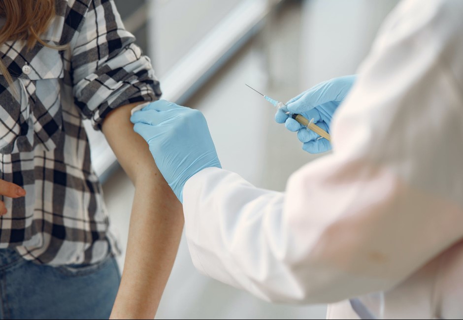 7/19前沒登記到AZ怎麼辦? 她靠這招「全家1天內打完」