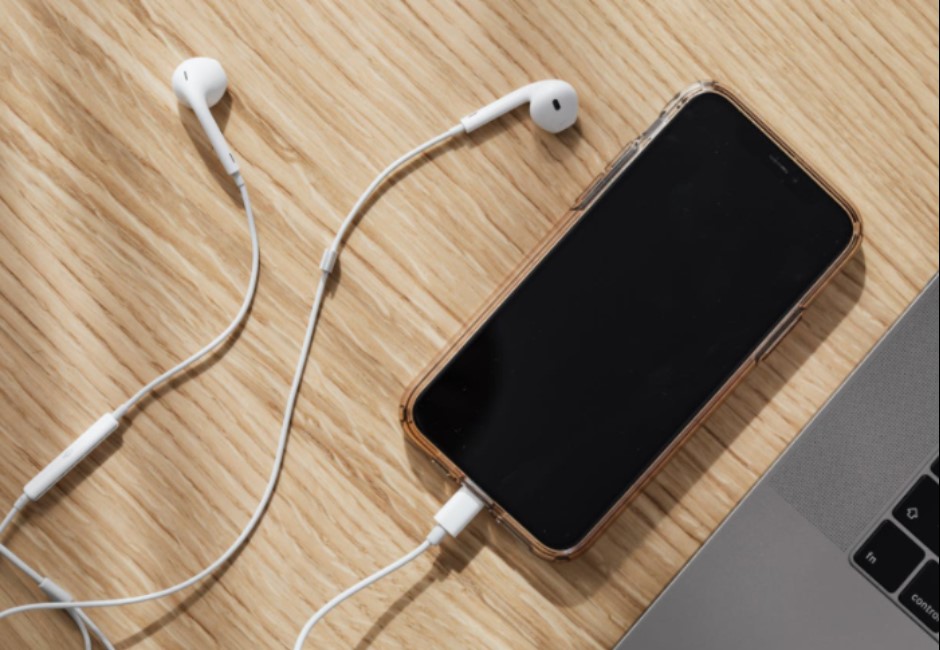 他揭蘋果有線耳機實用「神功能」 網友崩潰後悔:幹嘛買藍牙?
