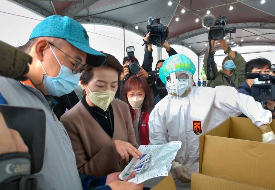 快篩陽的快預約 北市4號啟動「士北科車來速篩檢站」診療並給藥