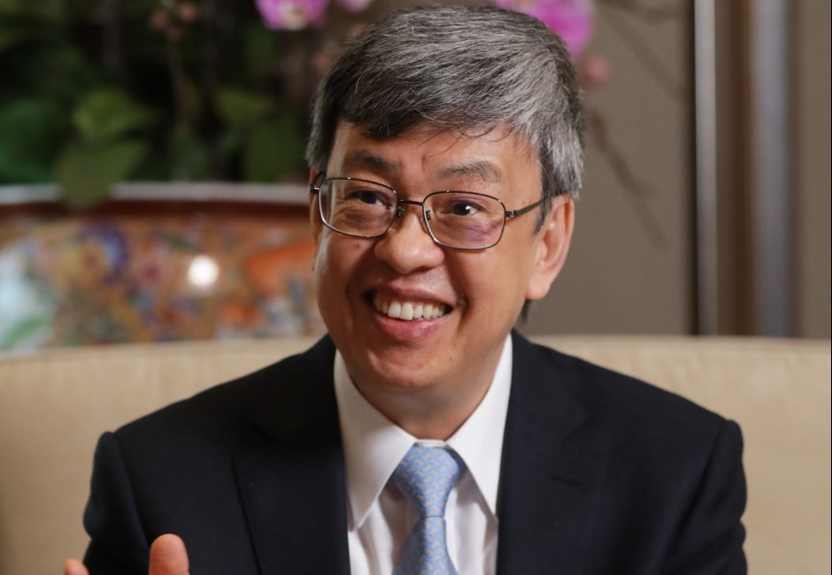 前副總統陳建仁向外媒坦承:快篩試劑準備不足!網「家醜不外揚」