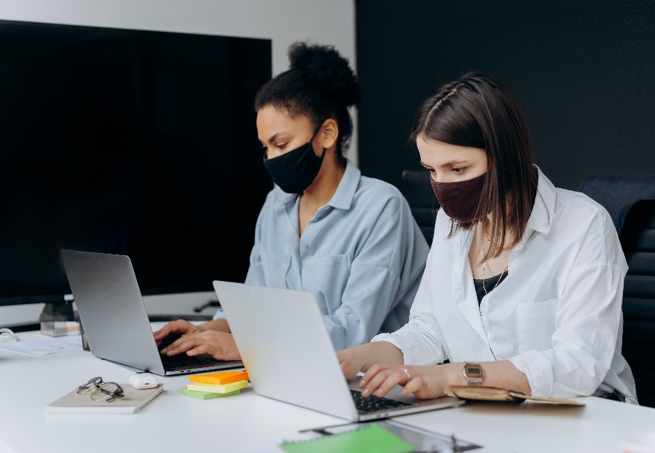 防疫保單賠破126億!金管會:高峰尚未結束