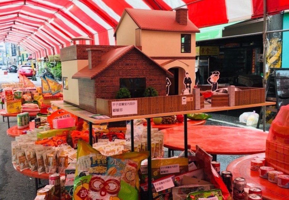 「虎尾中元祭」就是狂!超過4千普桌封街舉辦 連透天別墅都搬上供桌