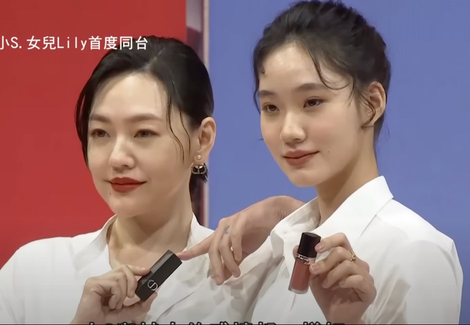 首度同台二女兒!Lily甜笑融化全場,許老三逼問小S「幹嘛嫁給爸爸?」