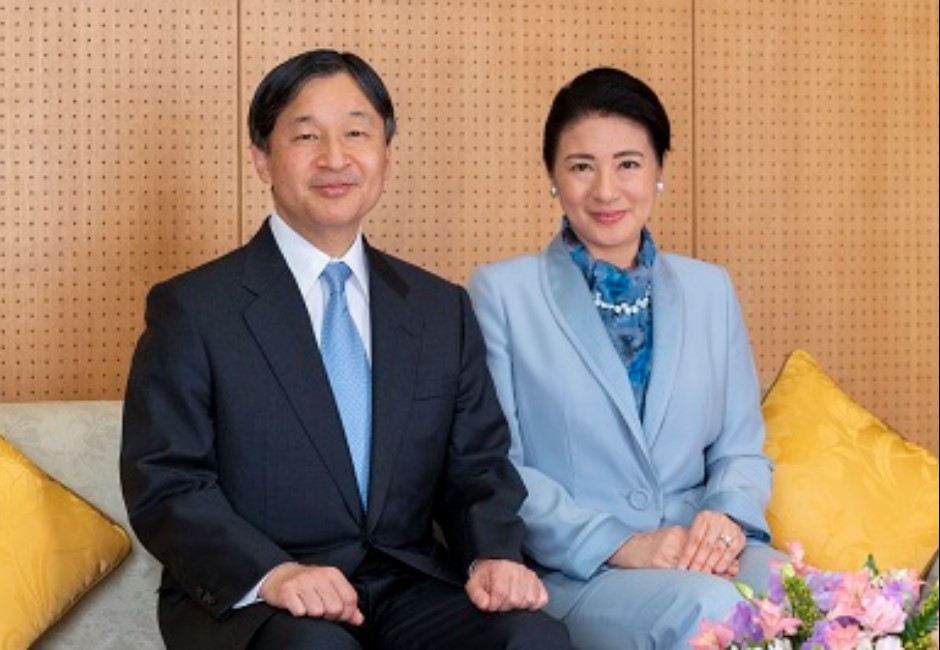 日本天皇伉儷出席英女王國葬 「口罩」意外成難題