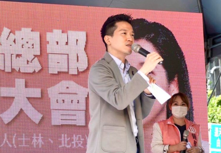 誰是敗類?洪耀福、何志偉隔空開罵 綠議員劉耀仁嗆何:閉上你的鳥嘴