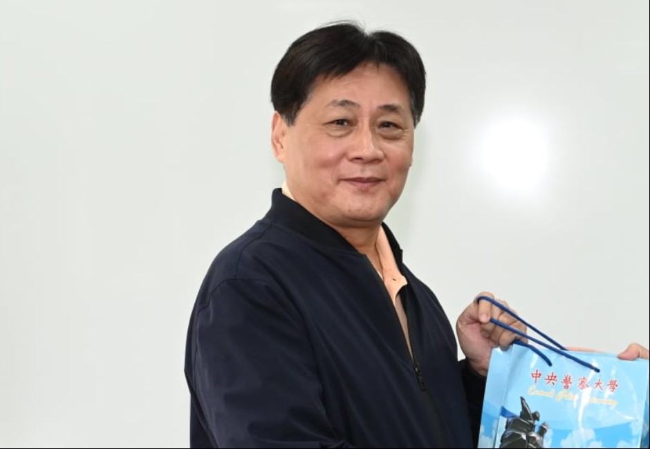 出入黑道招待所惹議陳檡文「被退休」?蘇貞昌:警大校長應為表率 同意他離開