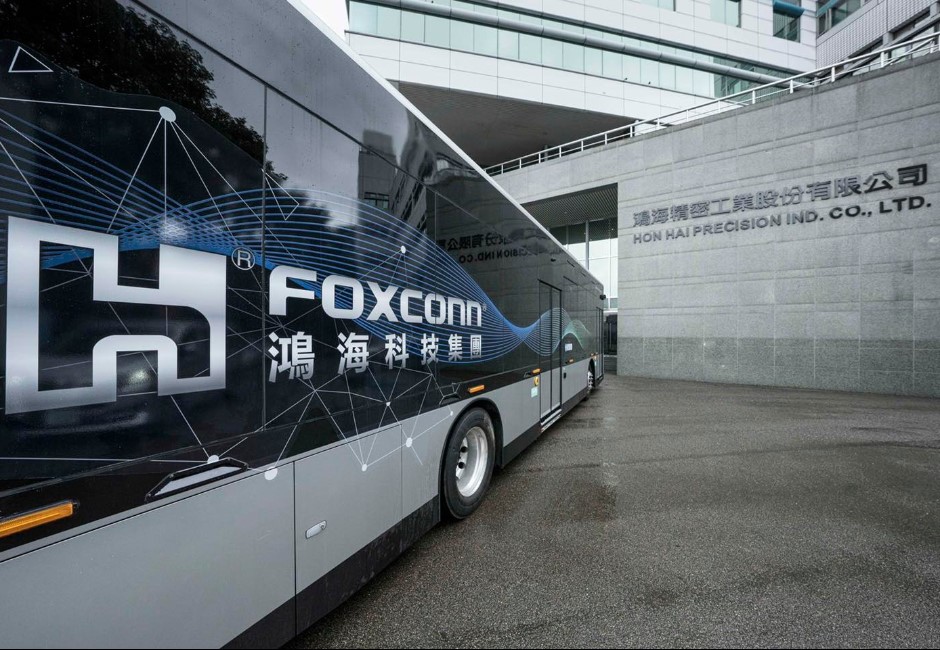 鴻海與通用汽車合作有譜?積極佈局「電動車」市場 鄉民持正反意見