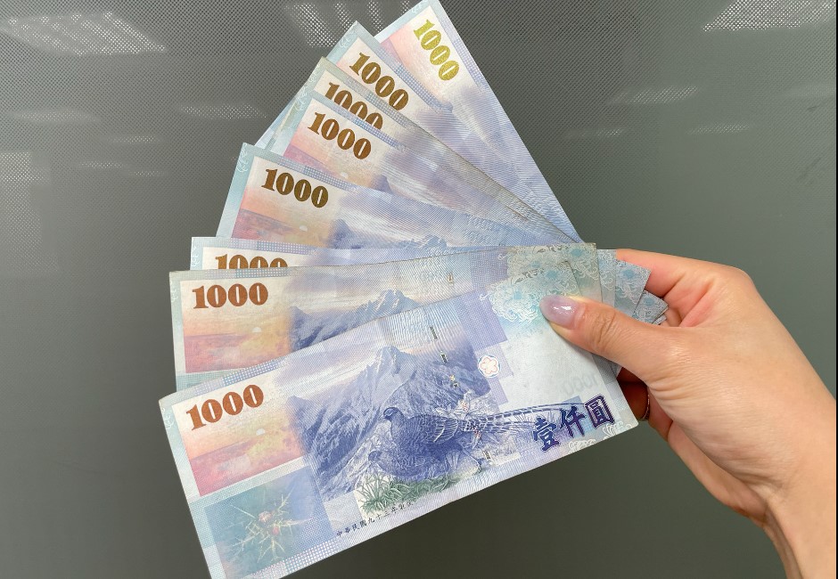 囂張!詐騙假鈔出沒彰化夜市 「序號竟藏惡毒諧音」嘲笑受害人