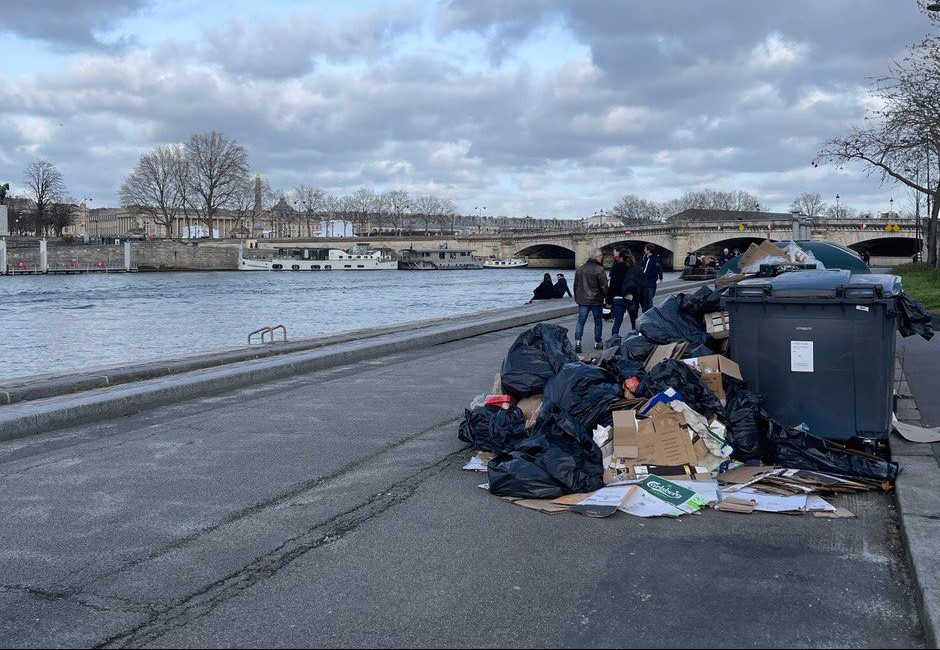 整個巴黎都是死魚味!法國罷工持續延燒  街道堆逾5000噸垃圾