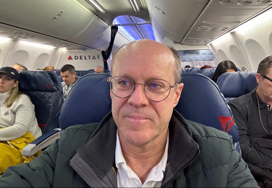 億萬富豪搭頭等艙不爽女乘客戴口罩 拿出308萬要求:脫掉