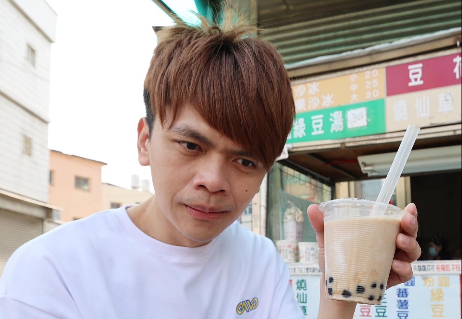 蔡阿嘎如何爆紅的?燒Roots、丟泡菜 本人復刻16年前影片抖喊:現在YouTuber很難做