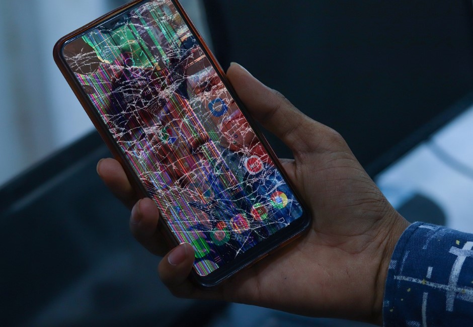 加油結帳新手機遭摔 過來人揭「底線怪獸」原則