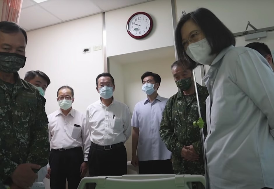 快訊/才探視完傷兵!總統蔡英文確診症狀曝 下午行程全取消