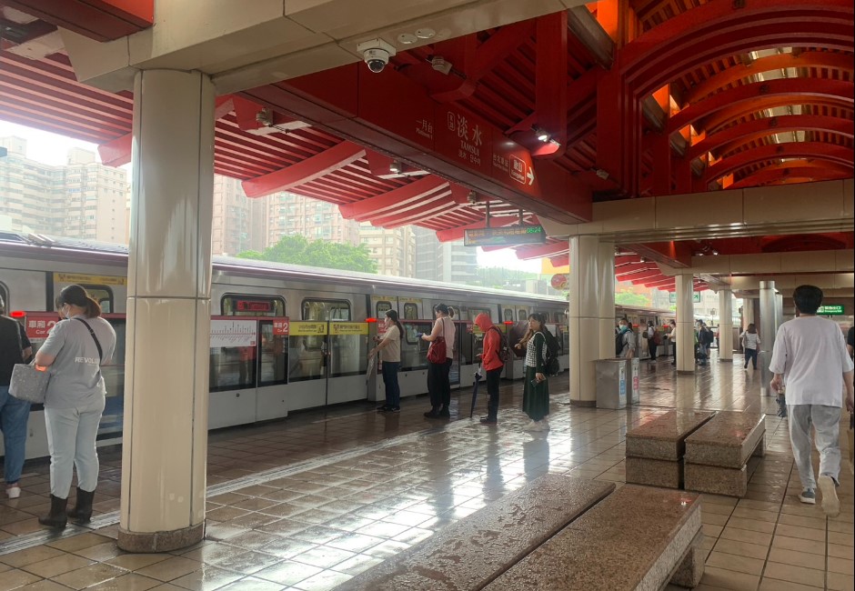 中颱小犬「擦過」屏東鵝鑾鼻!蘭嶼風速「刷新台灣氣象史紀錄」:吹爆風速計