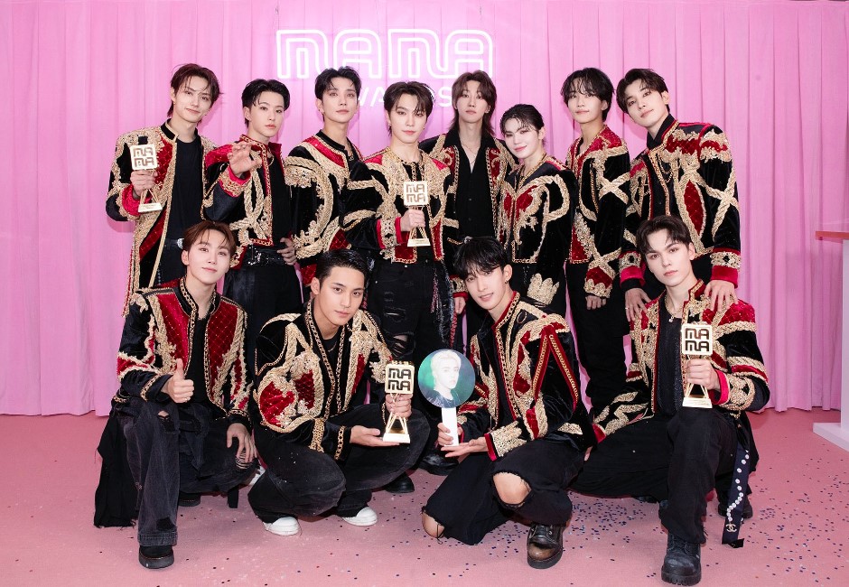 影/SEVENTEEN奪《MAMA》年度大賞!隊長負傷驚喜現身 夫勝寛哽咽謝已逝摯友「文彬」引爆淚腺