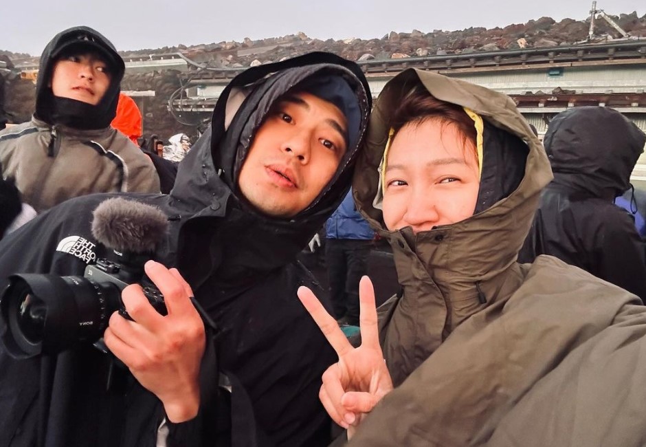 「ㄐㄏ大軍」勝利!YouTuber「壹加壹」攻頂富士山求婚成功 浪漫告白逼哭全網:感動、恭喜衝關鍵字