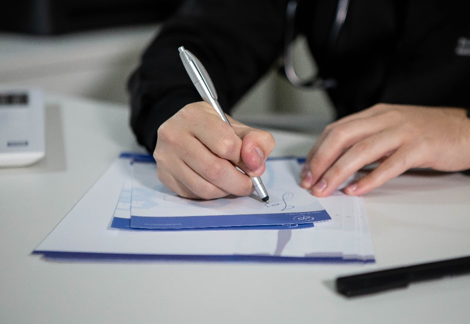 送25萬份連署書僅2份合格!中選會解釋了 網友:審核也要花錢啊