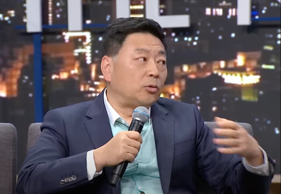 中國媒體人王志安《賀瓏夜夜秀》爆歧視!內政部移民署:廢止入境許可、境管5年