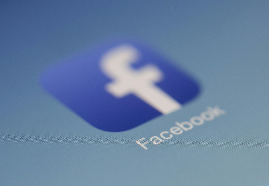 FB過氣了嗎?Meta當機網驚「原來超多人還在用」 網路聲量、使用數據超活躍
