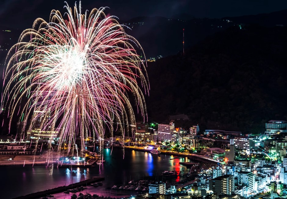 2024熱海海上花火大會全攻略:最佳拍照點、浴衣怎麼租⋯一文看懂