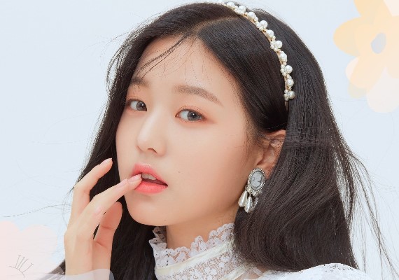 Facebook/IZ.ONE - 아이즈원