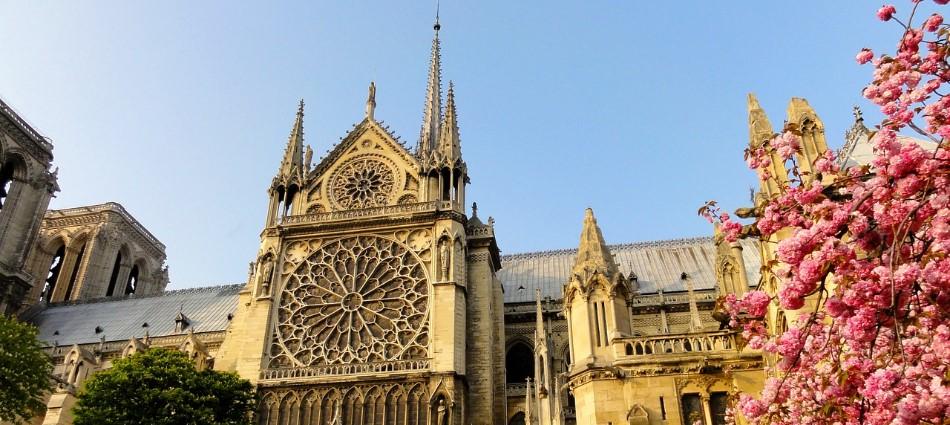 分析／你相信巴黎聖母院會消失嗎？一場世紀大火燒出眼淚與良心