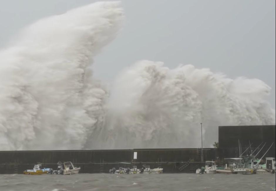 影／日本25年最強颱風「燕子」害9死！網友直擊狂風、淹水街道