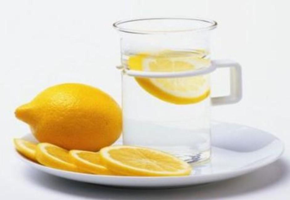 檸檬水根本不能抗癌！營養師破解4大「你以為健康」飲食迷思