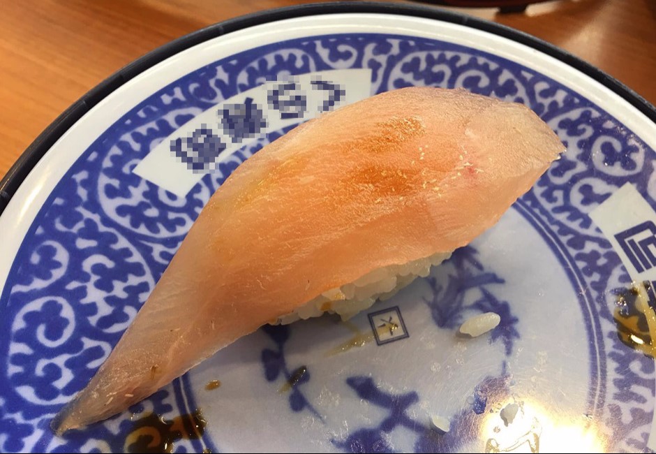 連鎖壽司店品管出包！生魚片上「白點竄動」網嚇瘋