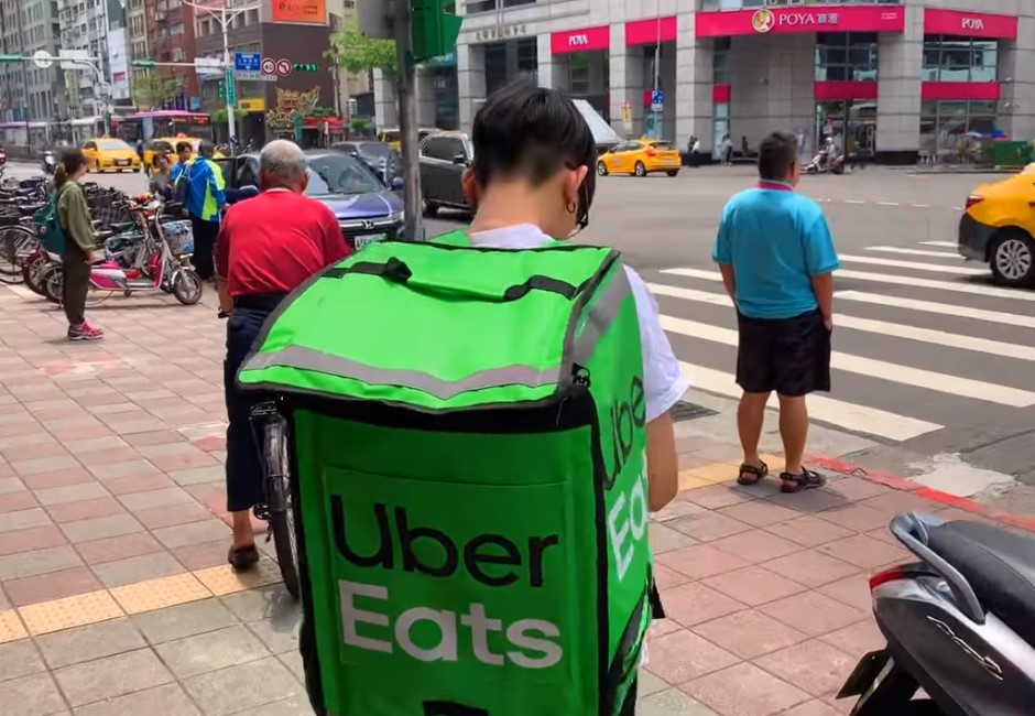 外送員滿街跑！他悲傷揭原因與宅經濟無關：都是薪水害的