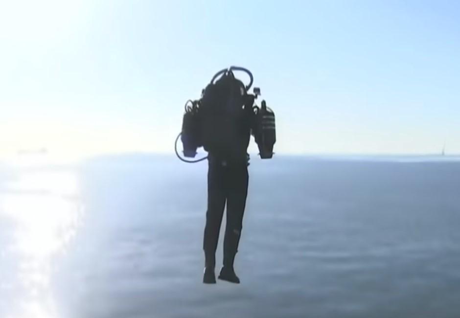 送你上天！「噴射背包客」空飛嚇傻華航組員　超神新科技天價曝光