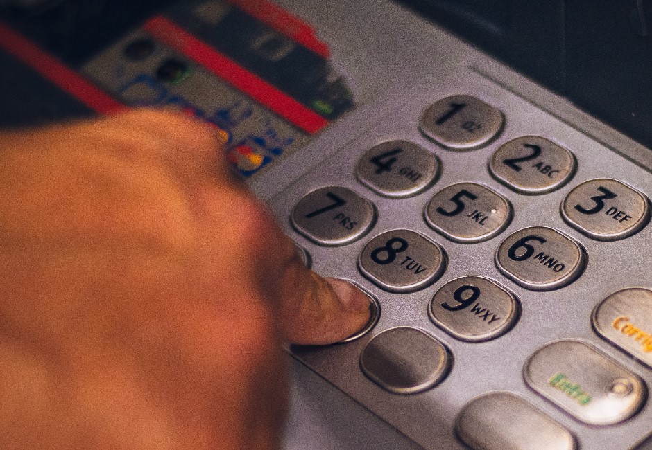 忘帶錢包救星！ATM「神功能」不用卡照領錢　內行推爆：超方便