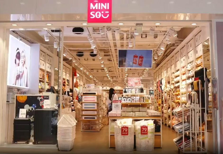 你聽過MINISO名創優品嗎？日系外殼其實是中國品牌　大收分店「買三送二」促銷清貨